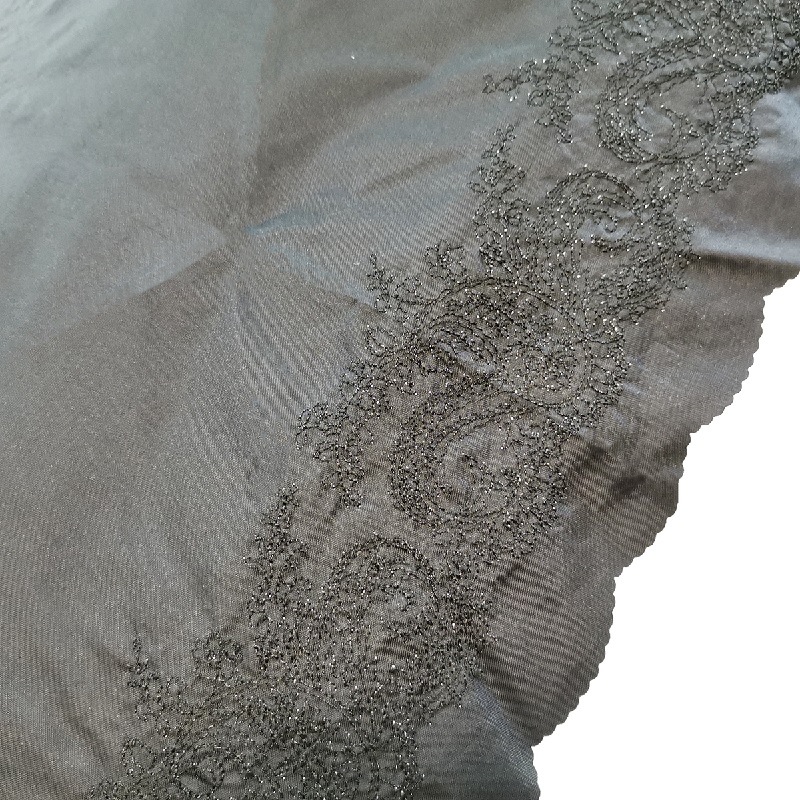 遮熱&遮光　裾ペイズリー刺繍&ヒートカット　晴雨兼用3段折りたたみ傘　裏黒　コーティング