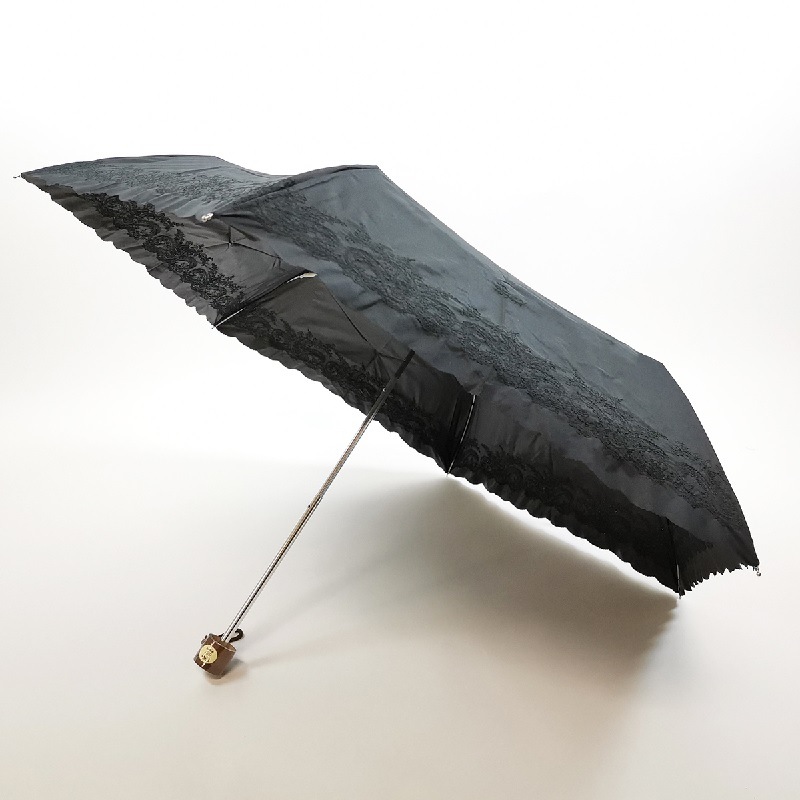 遮熱&遮光　裾ペイズリー刺繍&ヒートカット　晴雨兼用3段折りたたみ傘　裏黒　コーティング