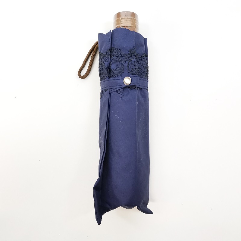 遮熱&遮光　裾ペイズリー刺繍&ヒートカット　晴雨兼用3段折りたたみ傘　裏黒　コーティング