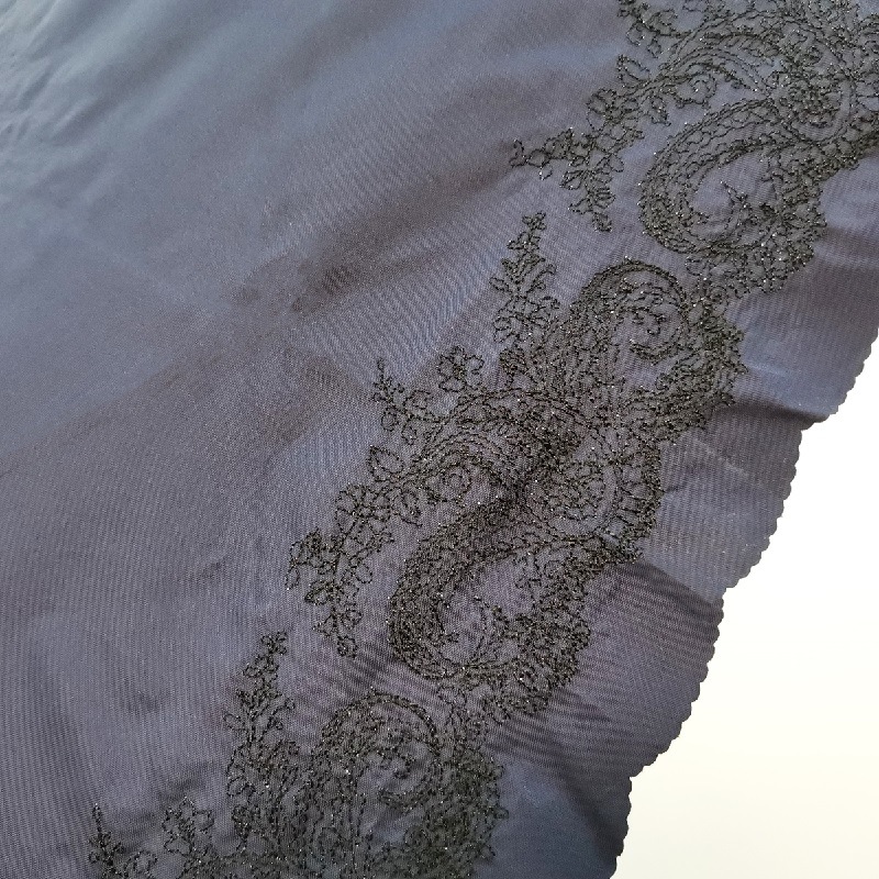 遮熱&遮光　裾ペイズリー刺繍&ヒートカット　晴雨兼用3段折りたたみ傘　裏黒　コーティング