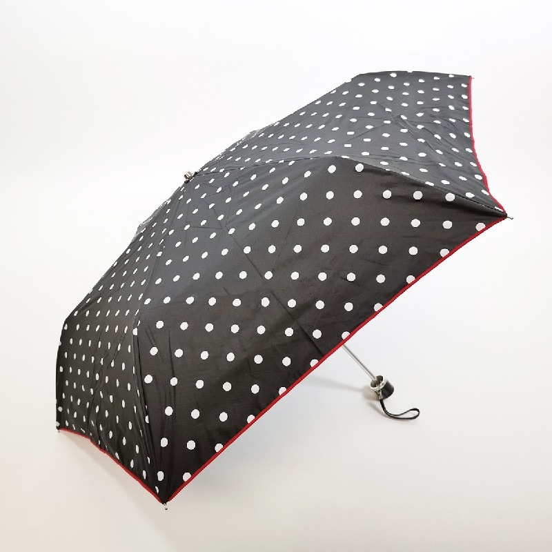 遮熱&遮光　ドットプリント　晴雨兼用3段折りたたみ傘　裏黒　コーティング
