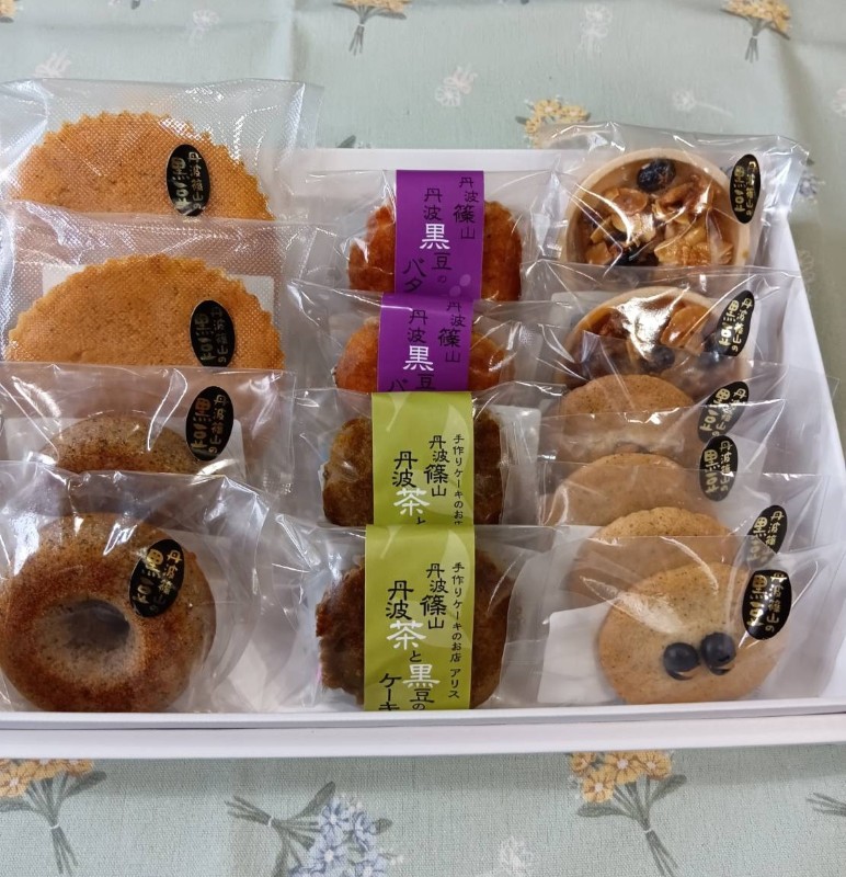 黒豆を使った焼き菓子の詰め合わせ