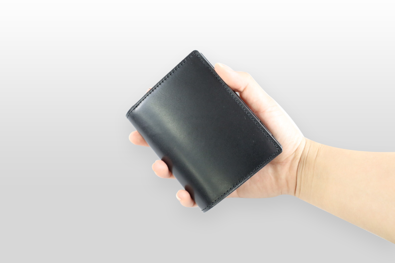 TAANNERR（タァンネリル）　ピットヌメ革　二つ折り財布