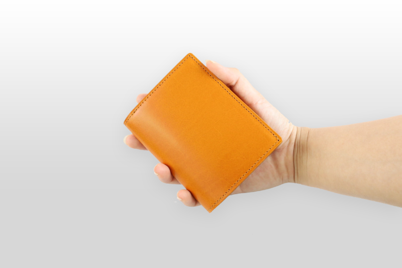TAANNERR（タァンネリル）　ピットヌメ革　二つ折り財布