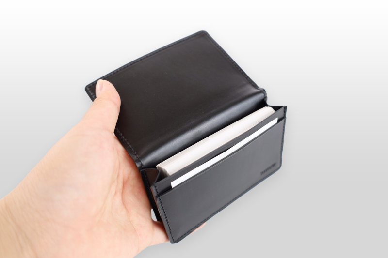 TAANNERR（タァンネリル）　ピットヌメ革　カードケース