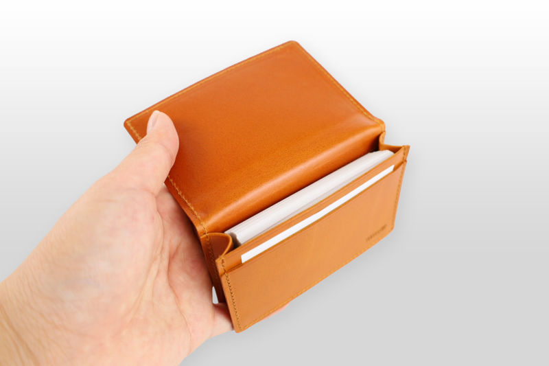 TAANNERR（タァンネリル）　ピットヌメ革　カードケース