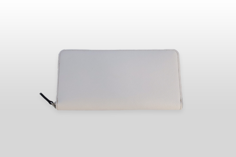 TAANNERR（タァンネリル）　撥水革　ラウンドジップ長財布