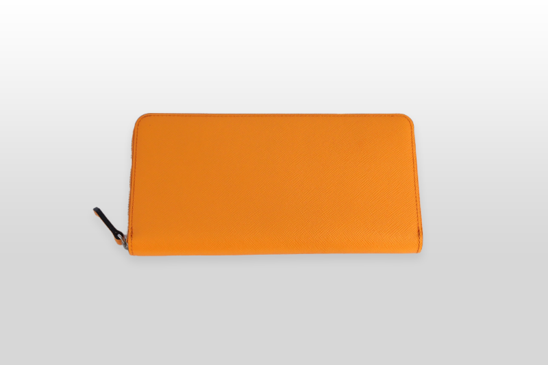 TAANNERR（タァンネリル）　撥水革　ラウンドジップ長財布