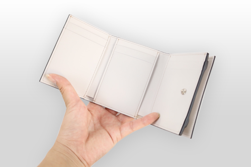 TAANNERR（タァンネリル）　撥水革　三つ折り財布