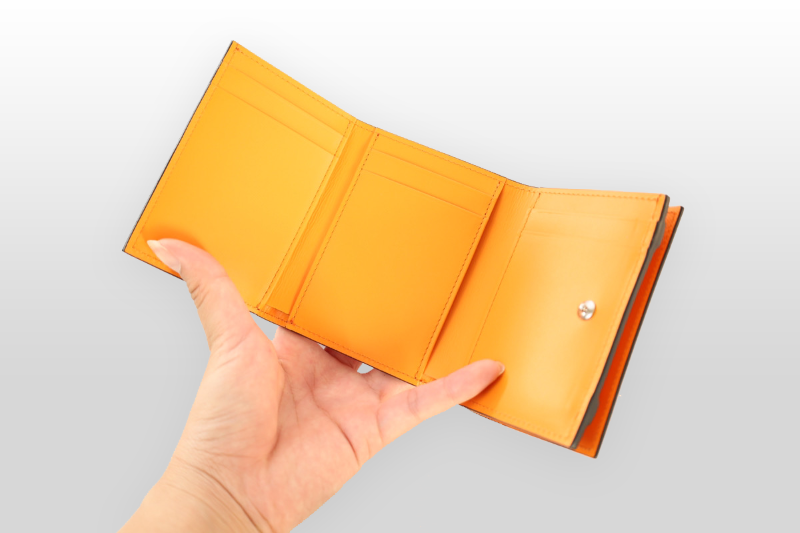 TAANNERR（タァンネリル）　撥水革　三つ折り財布