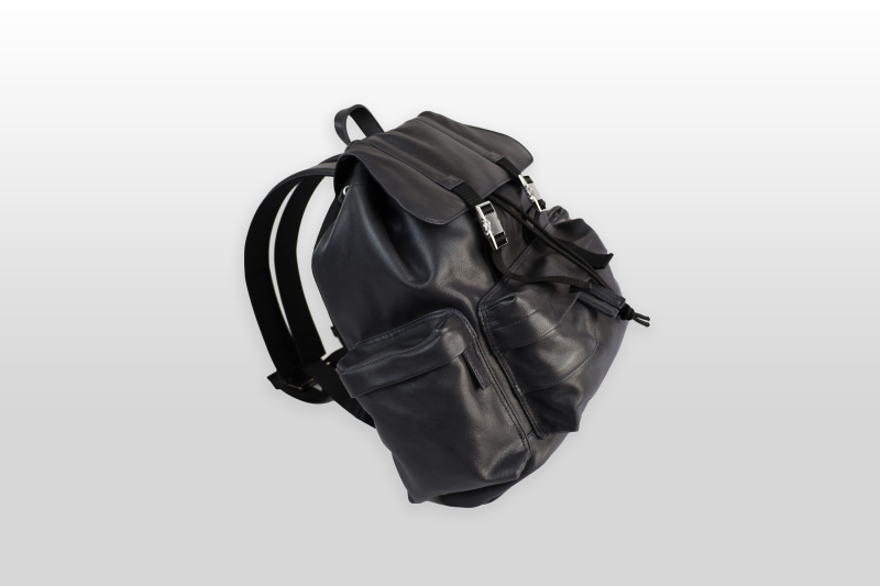 TAANNERR（タァンネリル）　撥水革　キャッスルフラップリュック