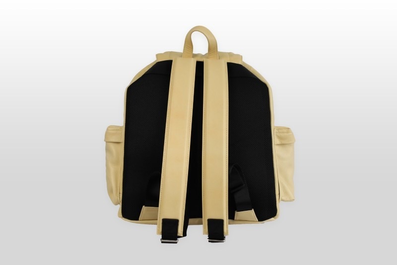 TAANNERR（タァンネリル）　撥水革　キャッスルフラップリュック