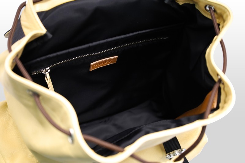 TAANNERR（タァンネリル）　撥水革　キャッスルフラップリュック