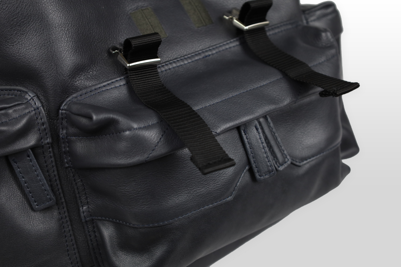 TAANNERR（タァンネリル）　撥水革　キャッスルフラップリュック