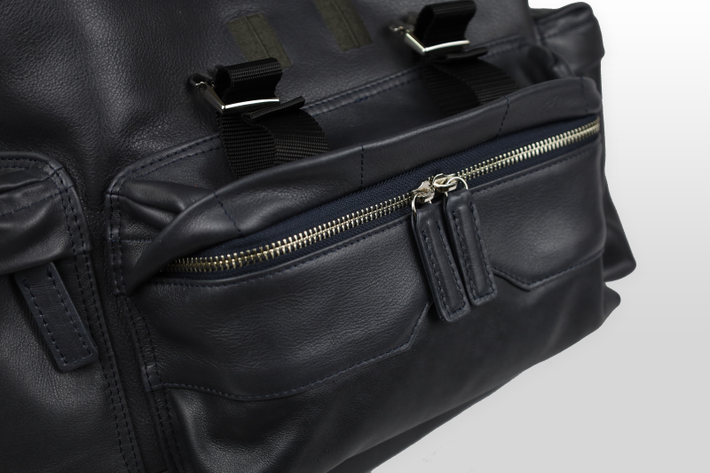 TAANNERR（タァンネリル）　撥水革　キャッスルフラップリュック