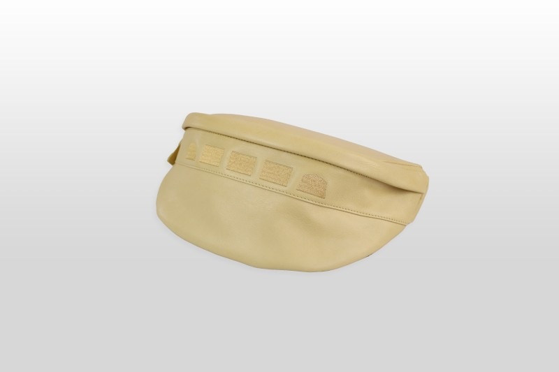 TAANNERR（タァンネリル）　撥水革　キャッスルボディバッグ