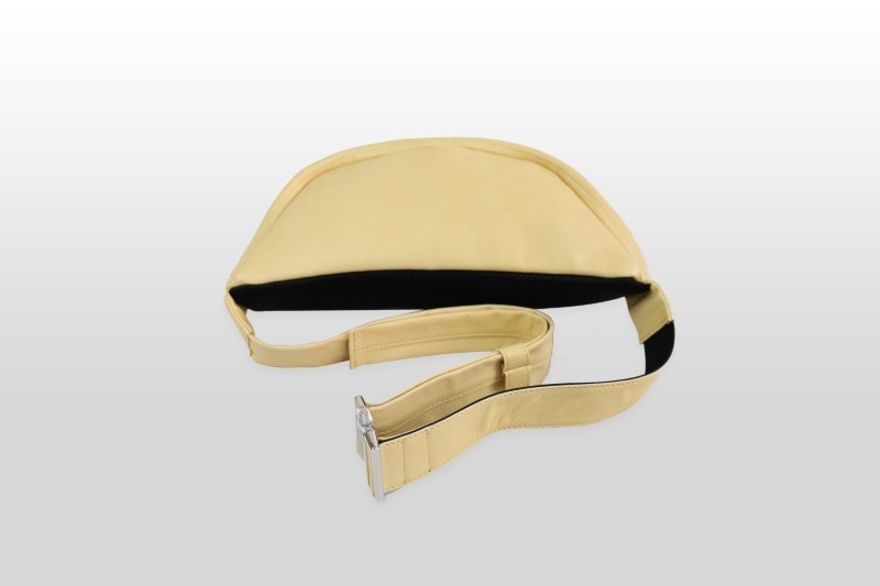 TAANNERR（タァンネリル）　撥水革　キャッスルボディバッグ