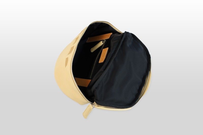 TAANNERR（タァンネリル）　撥水革　キャッスルボディバッグ