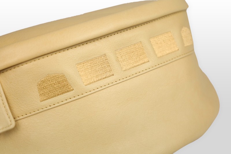 TAANNERR（タァンネリル）　撥水革　キャッスルボディバッグ