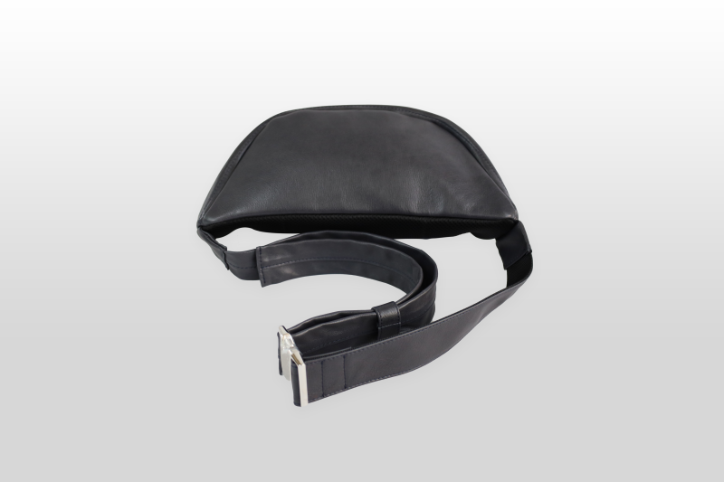 TAANNERR（タァンネリル）　撥水革　キャッスルボディバッグ