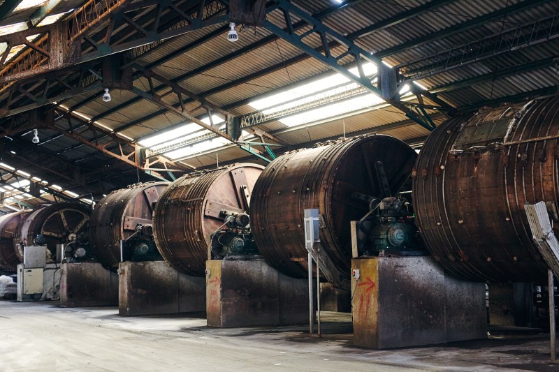 TAANNERR（タァンネリル）　MagSafe対応iPhone用ケース　イレギュラーシュリンク（Black）