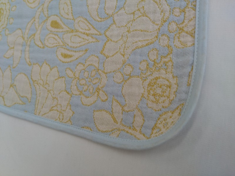 播州織オリジナルガーゼ　花鳥柄ハンドタオル