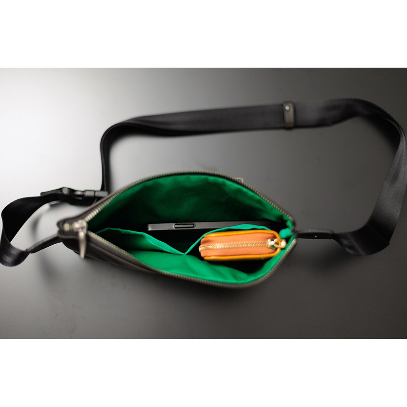 Tajima Cowhide　サコッシュ