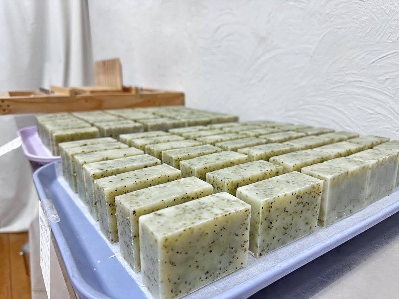 アロマピア　淡路島慶野の黒松石けん