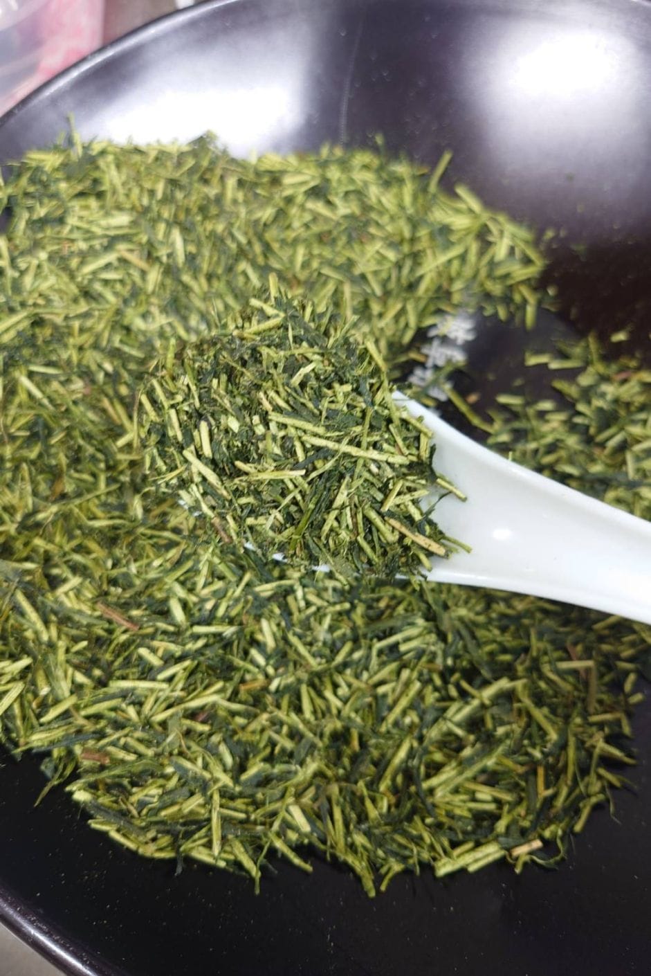 玉露の茎は2煎目もおいしいです。
淹れる時の湯温が高くても渋みが少ないです