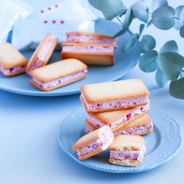 夏ギフト お中元 苺のワルツ あまおうバターサンド 10個入 | 苺 サンドクッキー クッキー waltz 宅急便発送 常温発送 proper