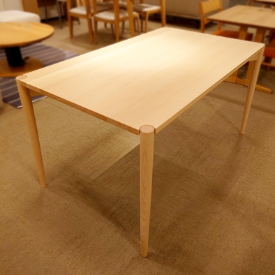 ダイニングテーブル「リュッケ」ブナ材 白木塗装 幅135cm/アウトレット＆リワース大阪南港展示品