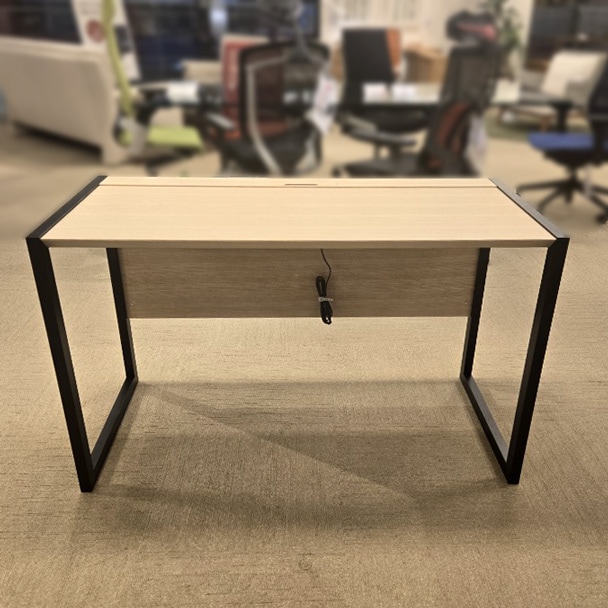 デスク「マスターピース 」ナチュラル/ブラック色 天板/ウッド 幅120cm /アウトレット&リワース大阪南港展示品
