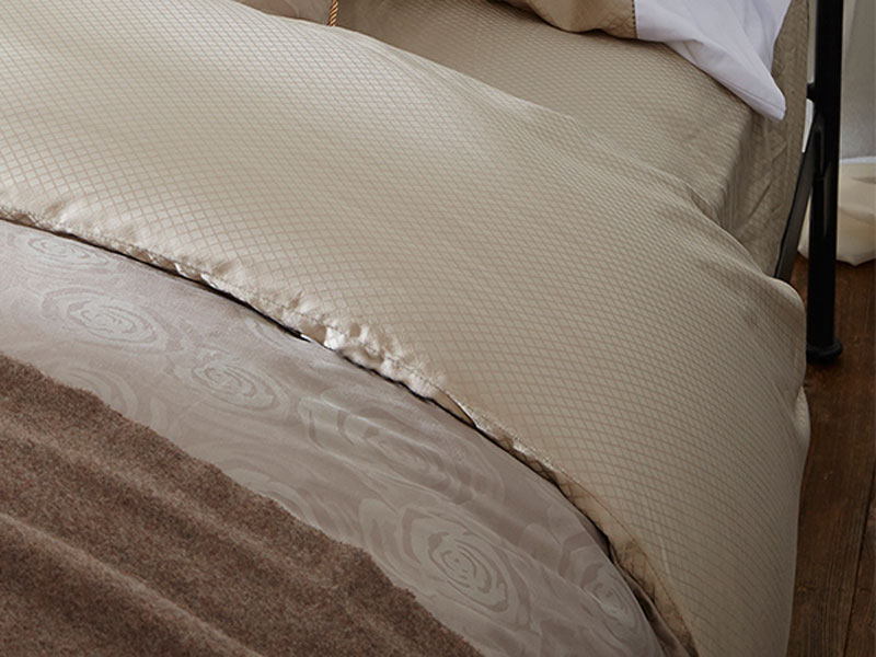 掛け布団カバー「モダンローズ2」ホワイト/クイーンサイズ/アウトレット＆ベッドルームギャラリー横浜在庫品