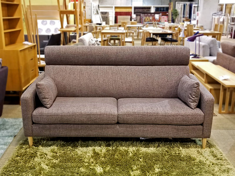 ソファ「クロス｣布ブラウン 脚ナチュラル / アウトレット＆ベッドルームギャラリー横浜展示品