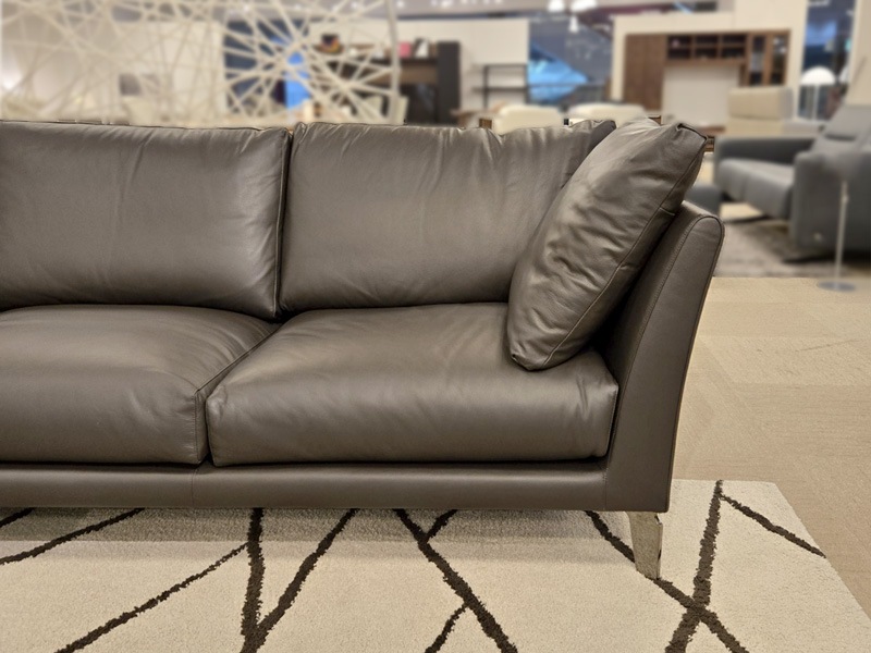 カウチ２点向って左 「オーロラ」革ダークブラウン＃Ａ/アウトレット＆リワース大阪南港展示品