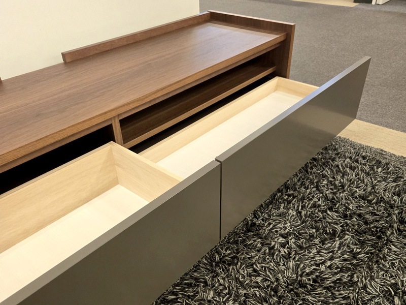 テレビボード「レコルト」幅180cm ウォールナット材グレー色/アウトレット＆リワース大阪南港展示品