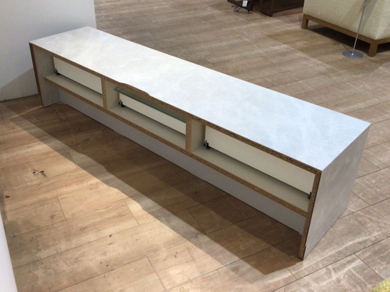 展示品　IDC大塚家具 ナラ材テレビボード　LB180「リヴァー」 W180cm IDC OTSUKA(大塚家具)のリヴァー ウォールナット材テレビボード