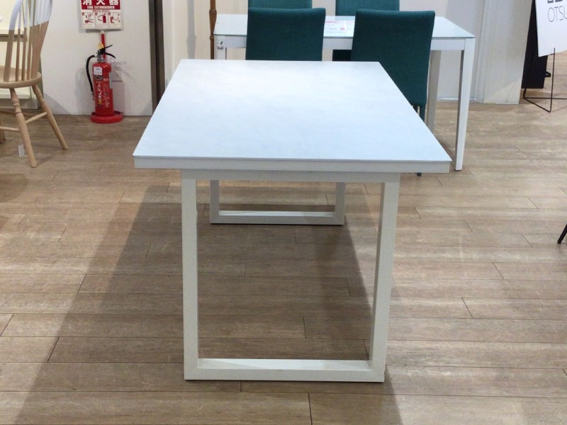 ダイニングテーブル「EQ-C150TWN」幅150cm　セラミック　天板：ビアンコカララ　脚：ホワイト　/南船橋店展示品