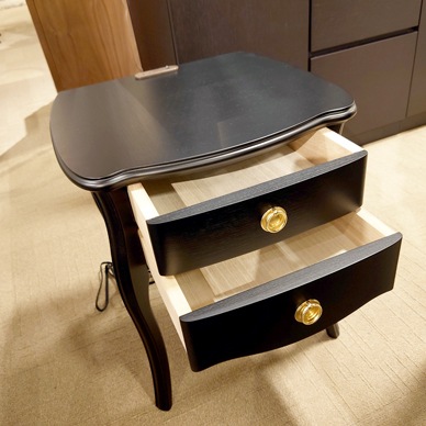 ナイトテーブル「カンティーニュ」ライト付　ブラック色/アウトレット＆リワース大阪南港展示品