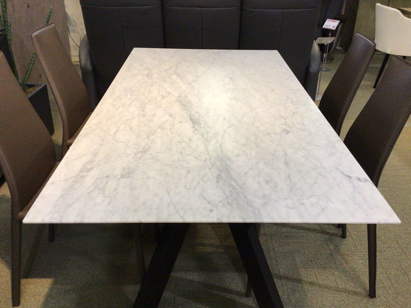 テーブル「トリゴノ SP1800 WHカラーラ/WE」/アウトレット＆ベッドルームギャラリー横浜展示品