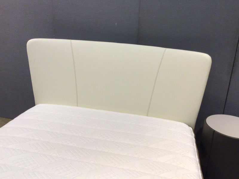 ベッドフレーム｢MODEL.07」革アイボリー / 数量限定お買い得品（新品）