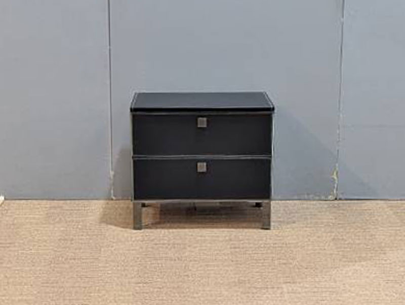 ナイトテーブル「ピュウ」サドルレザーブラック/アウトレット＆ベッドルームギャラリー横浜展示品