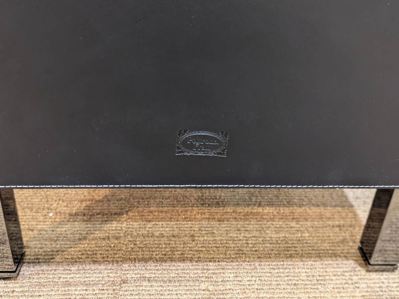 ナイトテーブル「ピュウ」サドルレザーブラック/アウトレット＆ベッドルームギャラリー横浜展示品