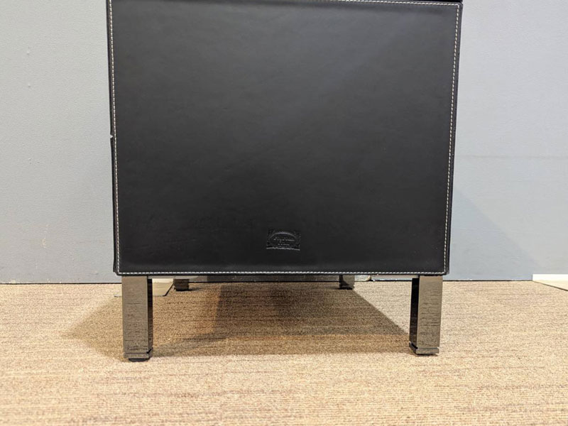 ナイトテーブル「ピュウ」サドルレザーブラック/アウトレット＆ベッドルームギャラリー横浜展示品