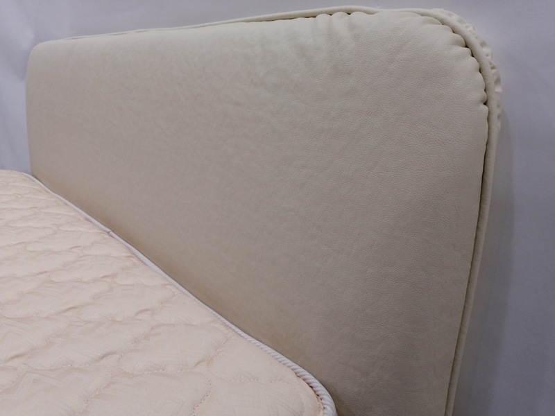 ヘッドボード ケビン 合成皮革アイボリー色 ダブルサイズ/展示使用・県外倉庫保管品/アウトレット＆ベッドルームギャラリー横浜