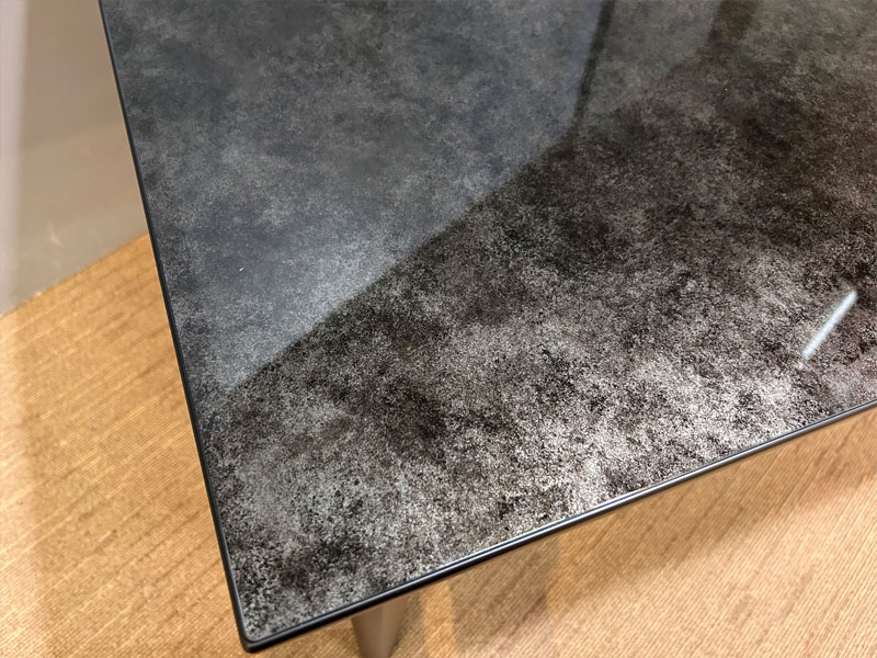 ダイニングテーブル「GT」木製4本脚タイプ ガラス天板ブラック 幅150cm／アウトレット＆ベッドルームギャラリー横浜展示品