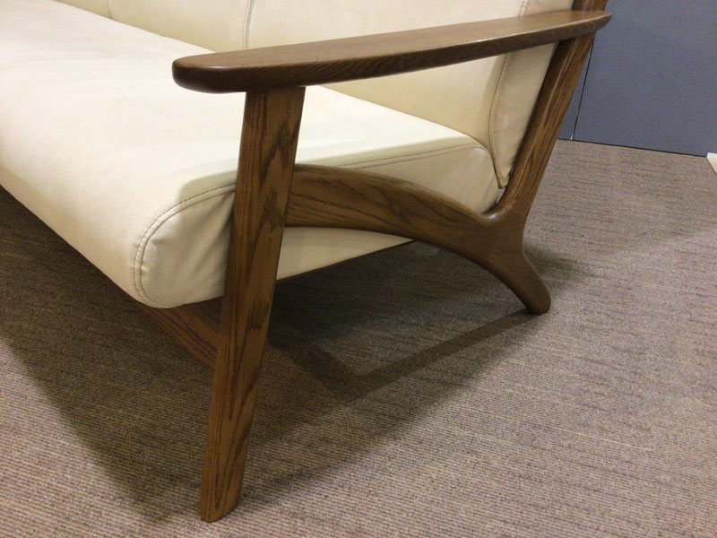 ソファ（ハイバック）「ＷS-3950Ｈ」布張り#8466Ｂディナミカ アイボリー色 / 木部ダークオーク色 / アウトレット＆ベッドルームギャラリー横浜展示品