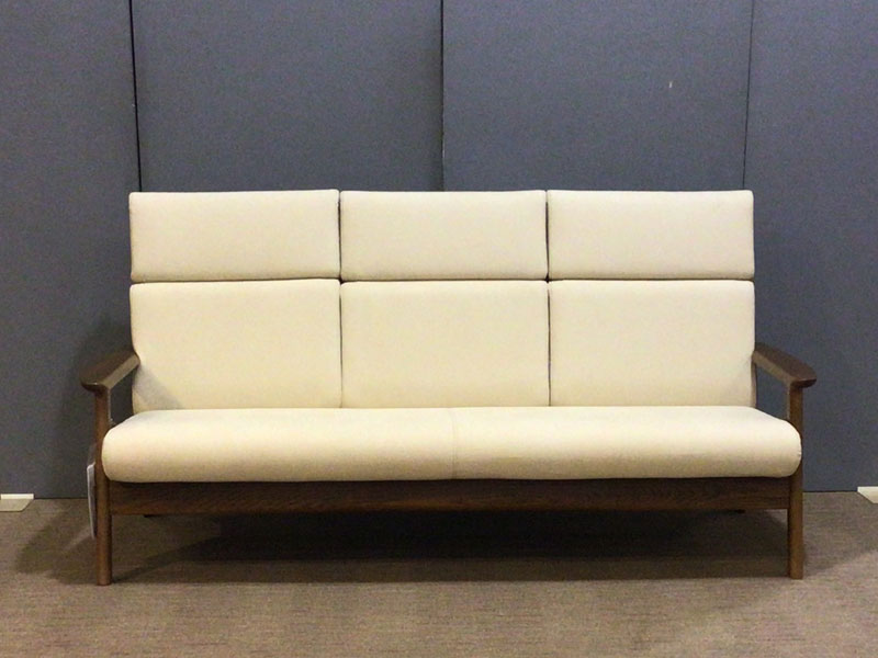 ソファ（ハイバック）「ＷS-3950Ｈ」布張り#8466Ｂディナミカ アイボリー色 / 木部ダークオーク色 / アウトレット＆ベッドルームギャラリー横浜展示品