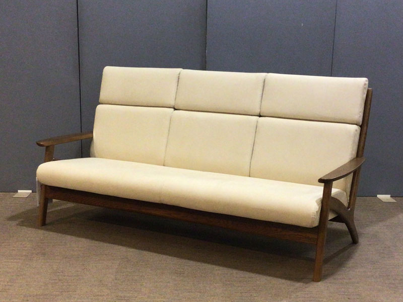 ソファ（ハイバック）「ＷS-3950Ｈ」布張り#8466Ｂディナミカ アイボリー色 / 木部ダークオーク色 / アウトレット＆ベッドルームギャラリー横浜展示品