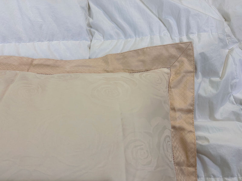 額付ピローケース「モダンローズ2」ベージュ/アウトレット＆ベッドルームギャラリー横浜在庫品